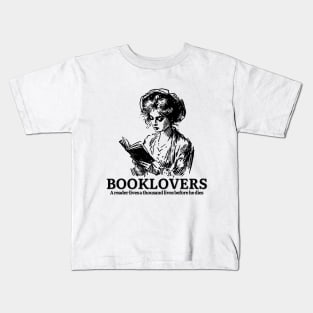 Booklovers, A reader lives a thousand lives before he dies. Motivational and Inspirational Quote. Vintage. Indie. Addicted to books. Addicted to reading Kids T-Shirt